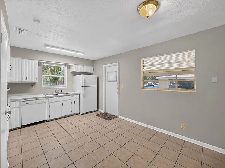 5527 Beney Rd — Photo 8