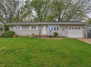 3929 N Cambridge Dr, Decatur, IL 62526