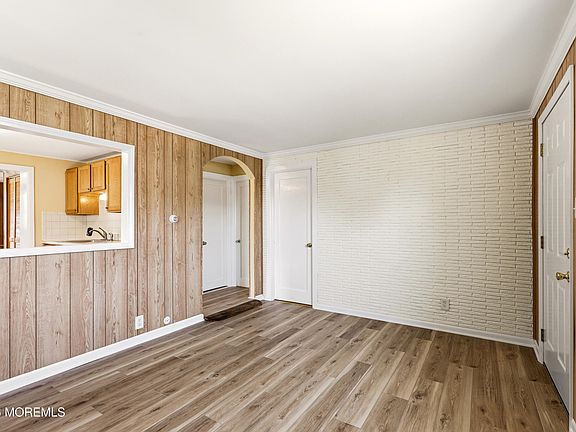 3rd image of 38 Collins Avenue