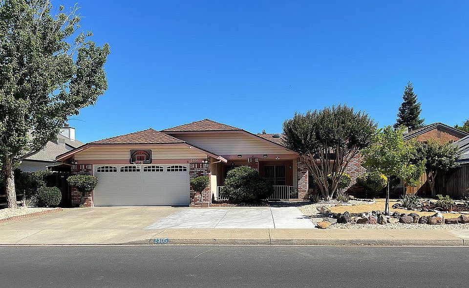 2nd image of 2305 Chapparal Pl