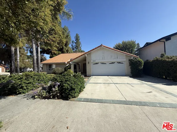 22925 Styles St, Woodland Hills, CA 91367