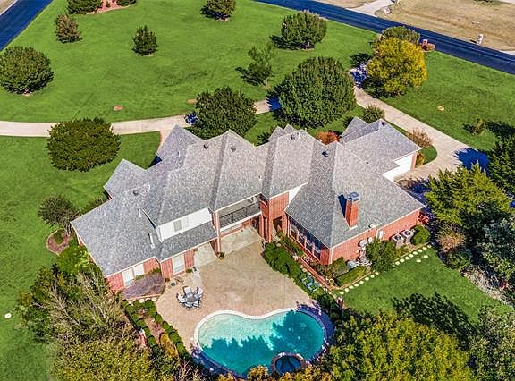 3rd image of 3410 Amberwood Ln