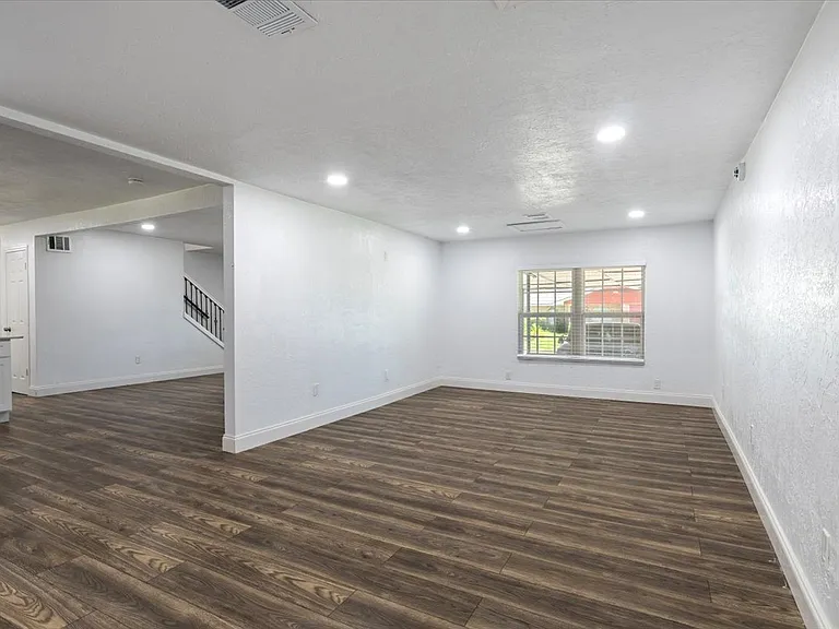 122 NE Angus St — Photo 15