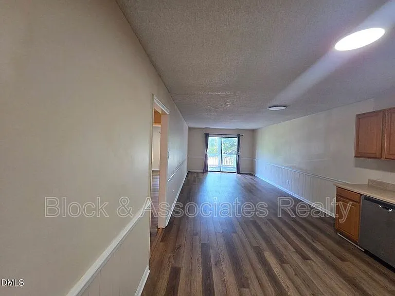 906 W Chatham St — Photo 10