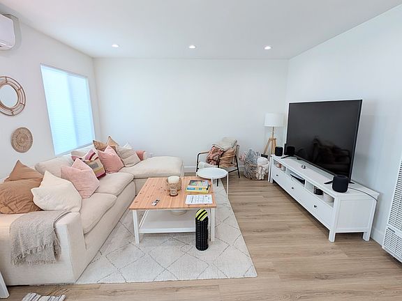 2nd image of 1113 24th St #B