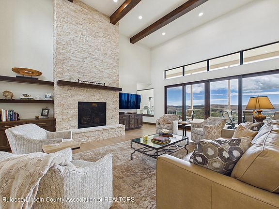 3rd image of 121 Moon Dance Rdg