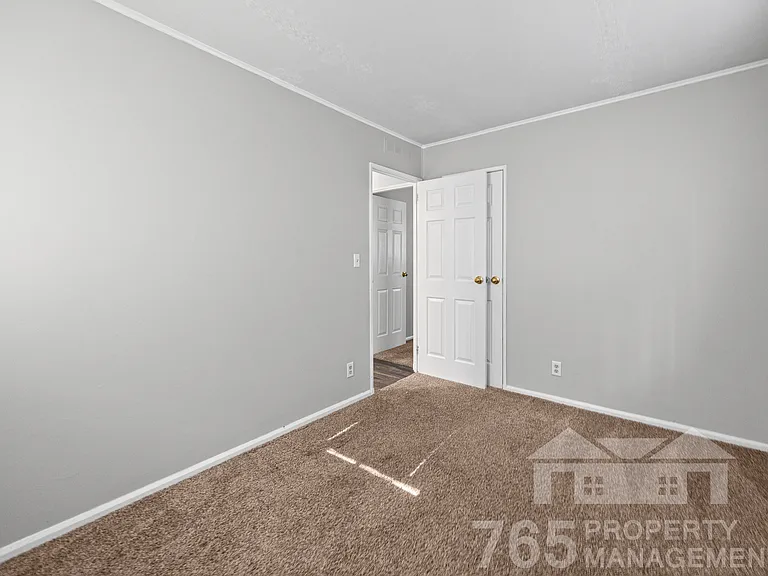 2533 Edgelea Dr — Photo 3