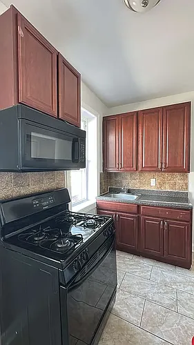 161 Bergen Ave Photo 1