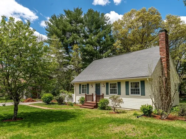 34 Oakhill Ave, Attleboro, MA 02703