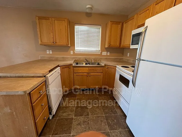 975 Eve Dr #1 — Photo 4