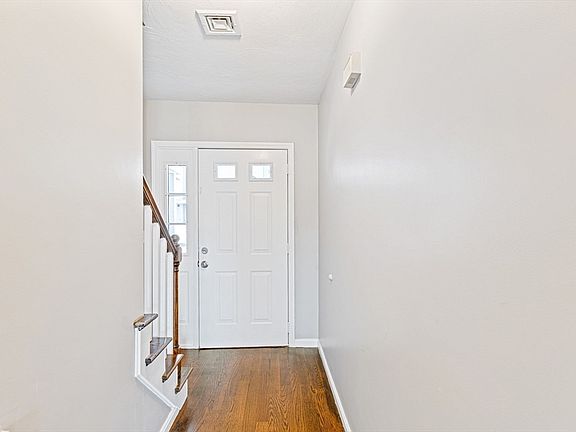 5th image of 109 Salem St APT 405
