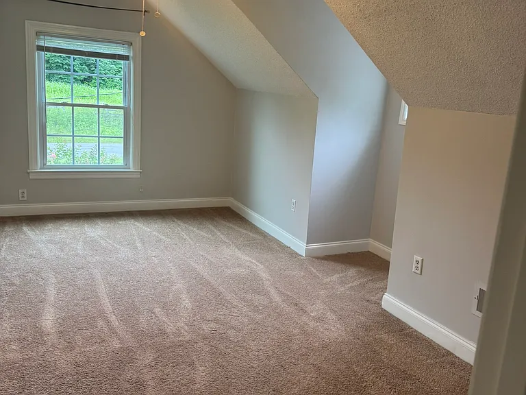 Bedroom 3 Upper Level
Room Size 17X11