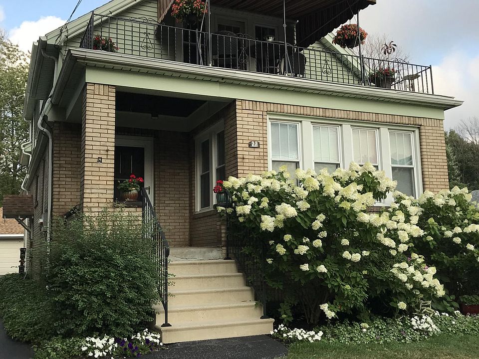 22 Rosary Ave upper