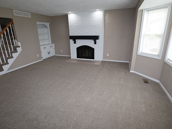 4th image of 210 Manchester St