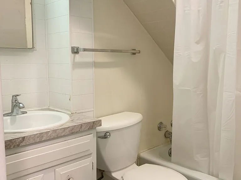 630 Lyndale St — Photo 14