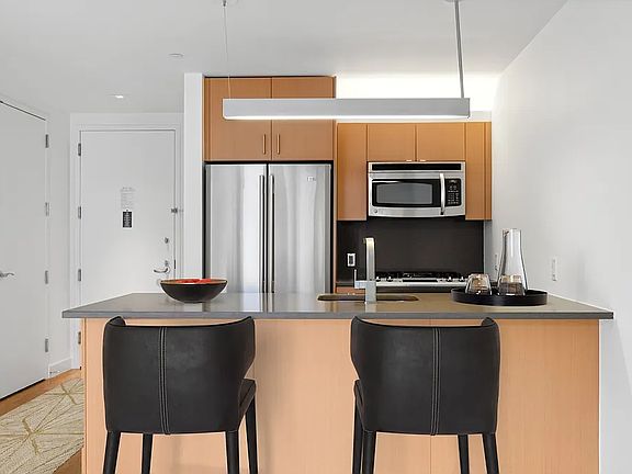 3rd image of 8 Spruce St #36N
