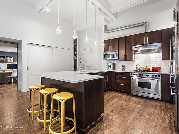 3rd image of 251 W 19th St APT 2A