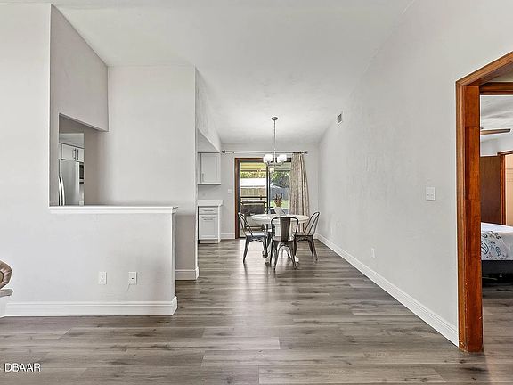 5th image of 202 Avon Ct