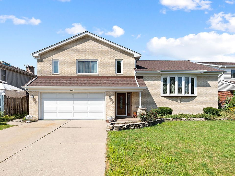 1st image of 748 Yorkshire Ln