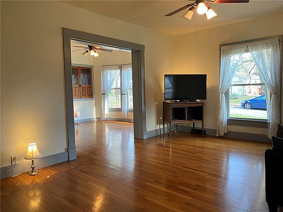 3rd image of 875 10th St