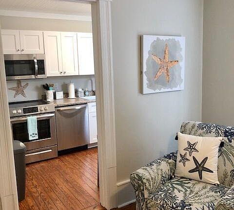 3rd image of 212 Live Oak St APT 3