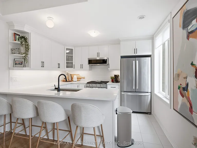 383 Dundas St E #49 — Photo 8