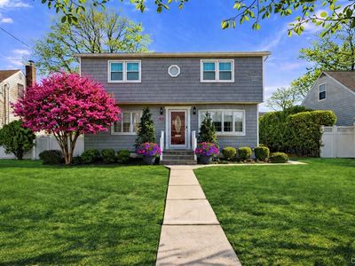 102 Commonwealth Avenue, Massapequa, NY, 11758