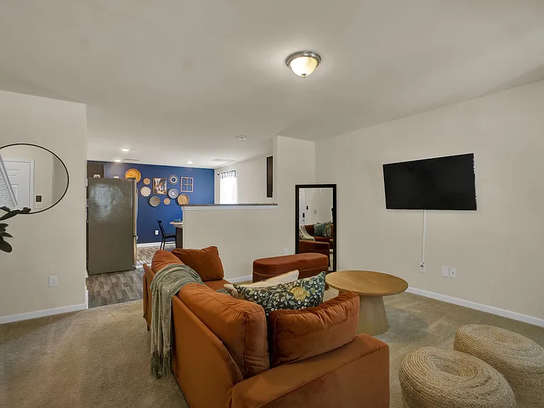 565 Stockton Way — Photo 7