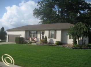 2389 Summit Cedar Dr, Howell, MI