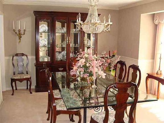 5th image of 1403 Hollycrest Dr