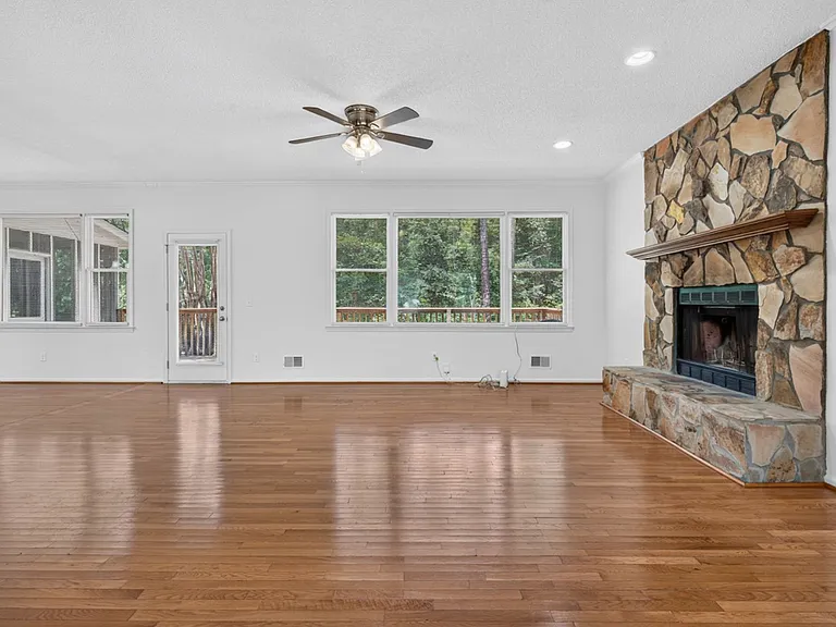 2027 Riding Ridge Rd — Photo 9