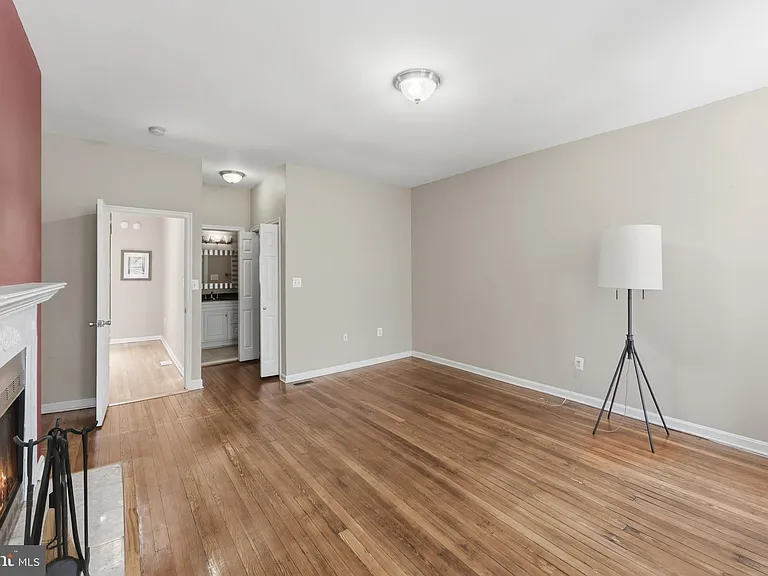 11 R St NW — Photo 17