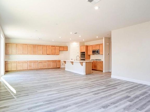4th image of 2170 Day Lily Ave
