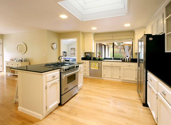 4th image of 219 Hidden Glen Dr
