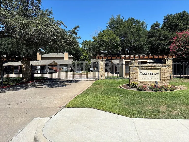 5759 Cedar Creek Dr — Photo 2
