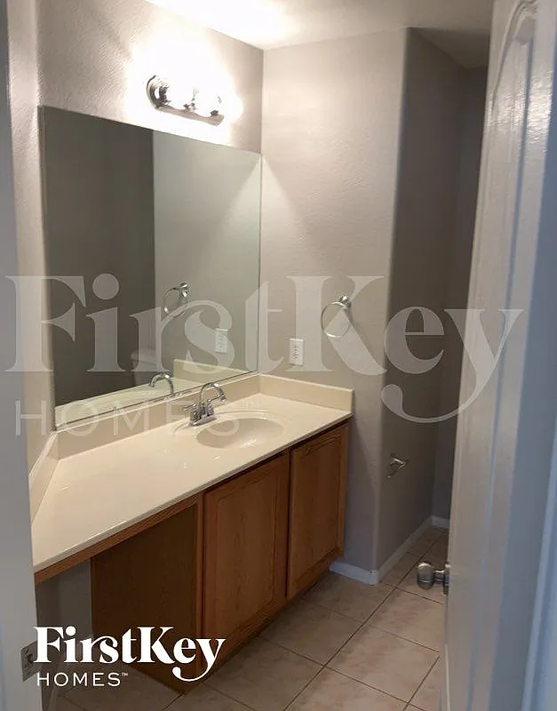 3 bed, 2.5 bath, 2379 sqft, $2,520 — Photo 2