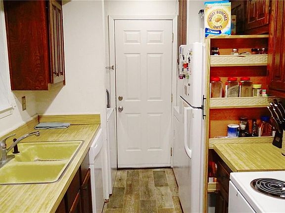 5th image of 431 Arborview Dr