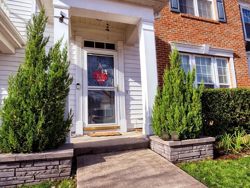 1st image of 308 Walnut Woods Dr