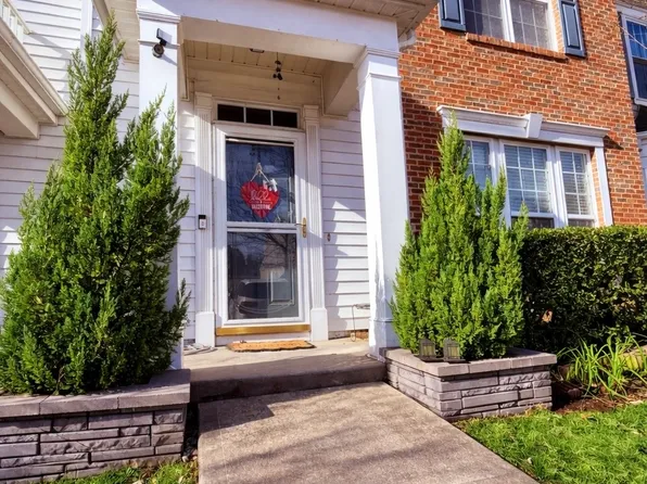 308 Walnut Woods Dr, Morrisville, NC 27560
