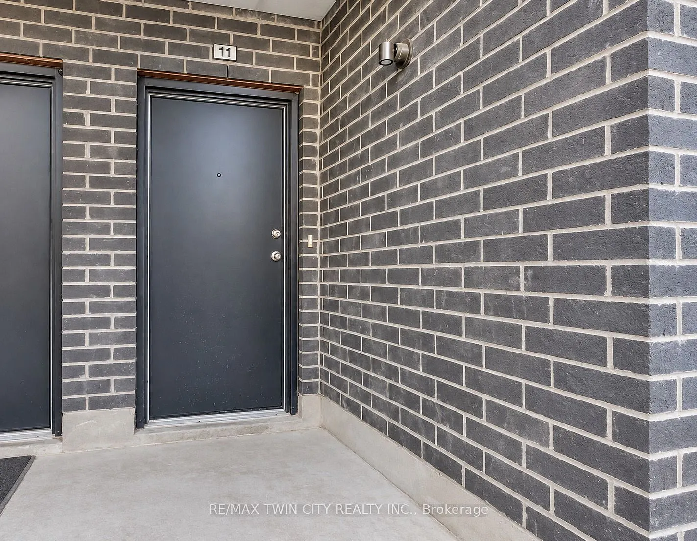 235 Chapel Hill Dr — Photo 2