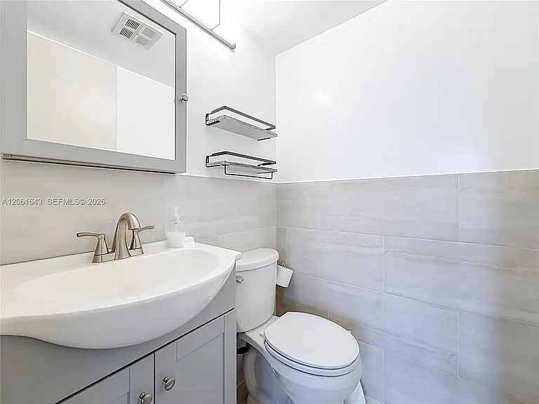 6211 SW 37th St #108 — Photo 17