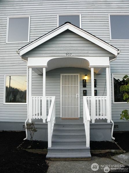 4th image of 307 N E Street