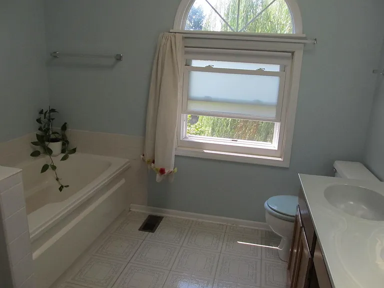 325 Meadowview Ln — Photo 15