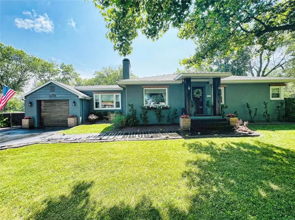 331 Hutchinson Rd, Ballwin, MO 63011