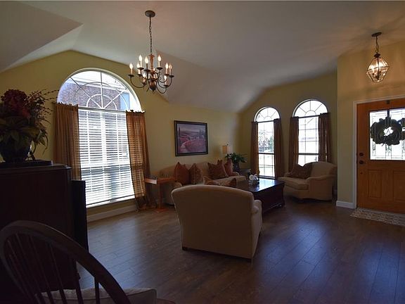 4th image of 904 Mesquite Dr