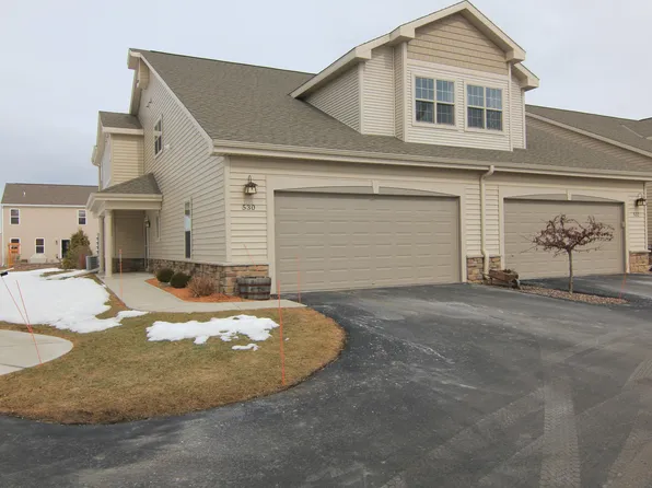530 Cedar Bluffs Way, Slinger, WI 53086