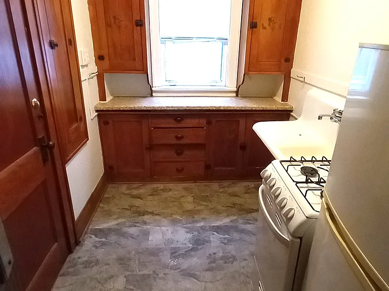 1990 Marshall Ave #10 — Photo 11