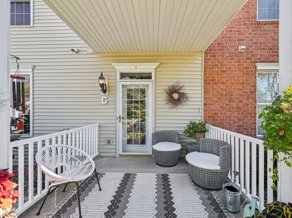 100 W Garfield St APT G, Mount Horeb, WI 53572