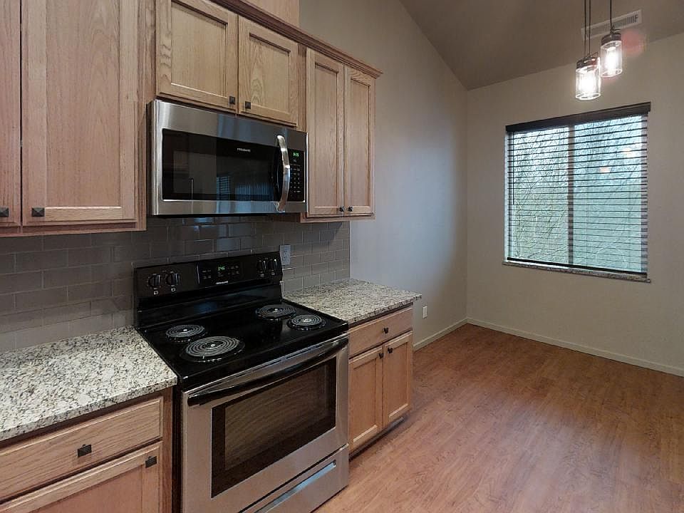1st image of 5264 NE 121st Ave APT 105