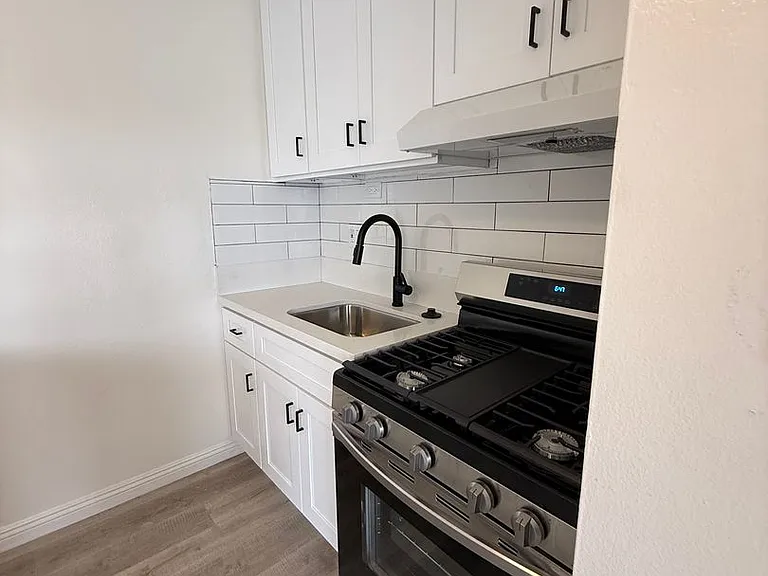 Oxnard Occidental Apartments — Photo 27